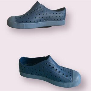 Native The Jefferson Slip On Shoe Slip On Sneaker Boys Size 3 Navy Blue